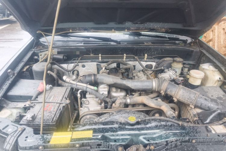 Used JMC Baodian 2013 2.8T Two-Wheel Drive Comfortable Value Edition JX493ZLQ4F Engine Bay