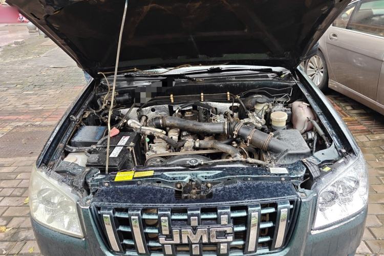 Used JMC Baodian 2013 2.8T Two-Wheel-Drive Diesel Comfort Value Edition Engine Bay