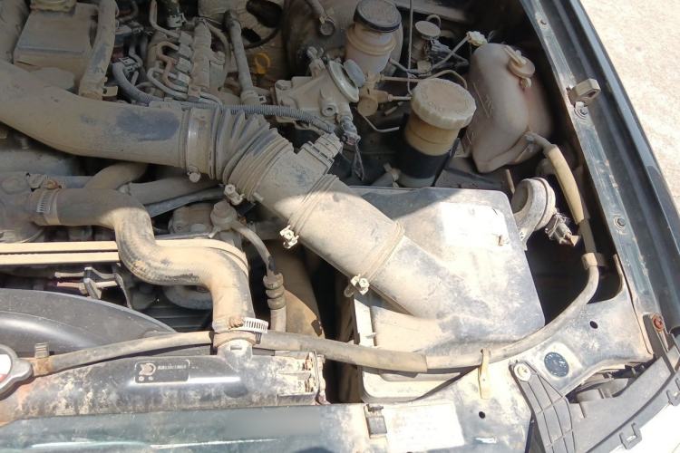 Used JMC Baodian 2013 2.8T Two-Wheel-Drive Diesel Comfort & Style Edition Engine Bay Left