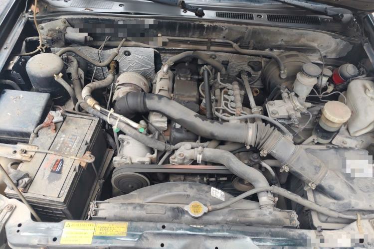 Used JMC Baodian 2013 2.8T Two-Wheel Drive Comfortable Value Edition JX493ZLQ4F Engine Bay