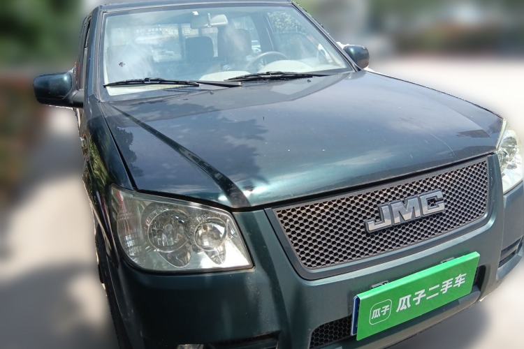 Used JMC Baodian 2013 2.8T Two-Wheel-Drive Diesel Comfort & Style Edition Front Right 45 Deg