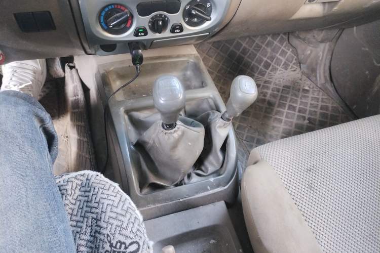 Used JMC Baodian 2013 2.8T 4x4 Comfortable Value Edition JX493ZLQ4F Gear Lever