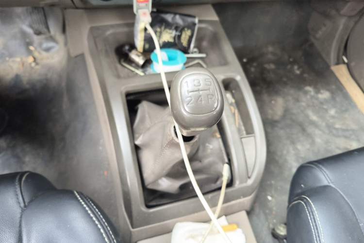Used JMC Baodian 2013 2.8T Two-Wheel-Drive Diesel Comfort Value Edition Gear Lever