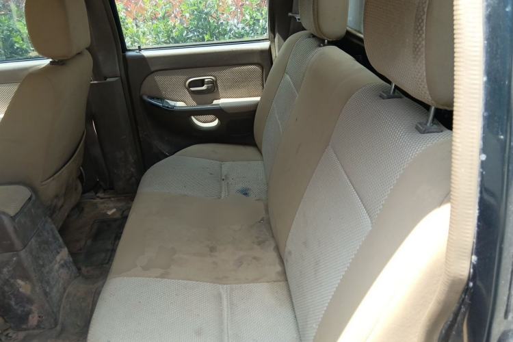 Used JMC Baodian 2013 2.8T Two-Wheel-Drive Diesel Comfort & Style Edition Left Rear Seat