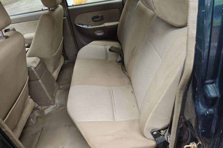 Used JMC Baodian 2013 2.8T Two-Wheel-Drive Diesel Comfort Value Edition Left Rear Seat
