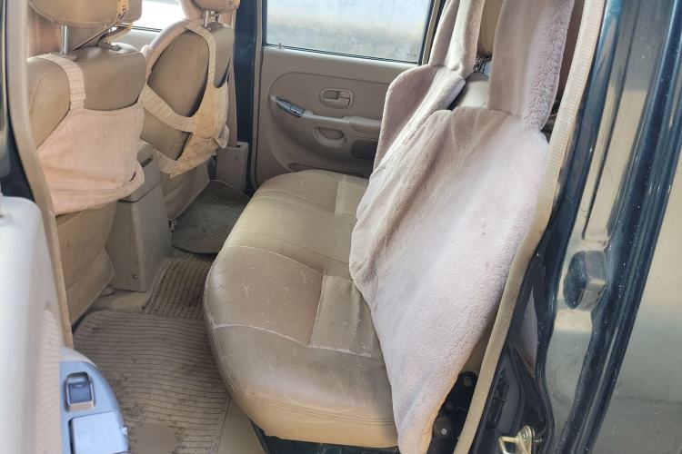 Used JMC Baodian 2013 2.8T Two-Wheel-Drive Diesel Comfort Value Edition Left Rear Seat