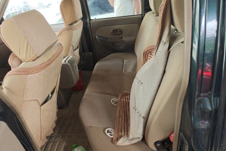 Used JMC Baodian 2013 2.8T Two-Wheel-Drive Diesel Comfort Value Edition Left Rear Seat