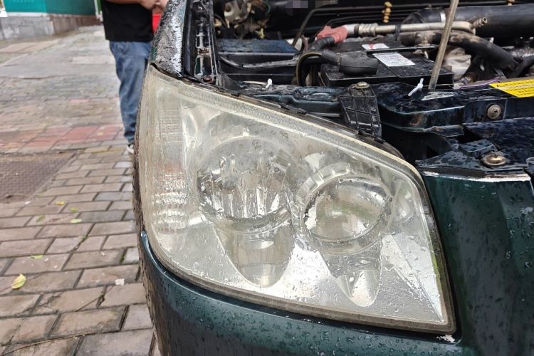 Used JMC Baodian 2013 2.8T Two-Wheel-Drive Diesel Comfort Value Edition Right Front Headlight