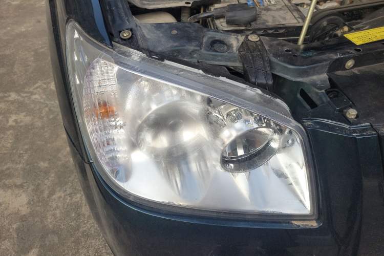 Used JMC Baodian 2013 2.8T Two-Wheel-Drive Diesel Comfort Value Edition Right Front Headlight
