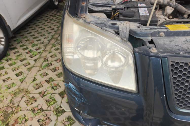 Used JMC Baodian 2013 2.8T Two-Wheel-Drive Diesel Comfort Value Edition Right Front Headlight