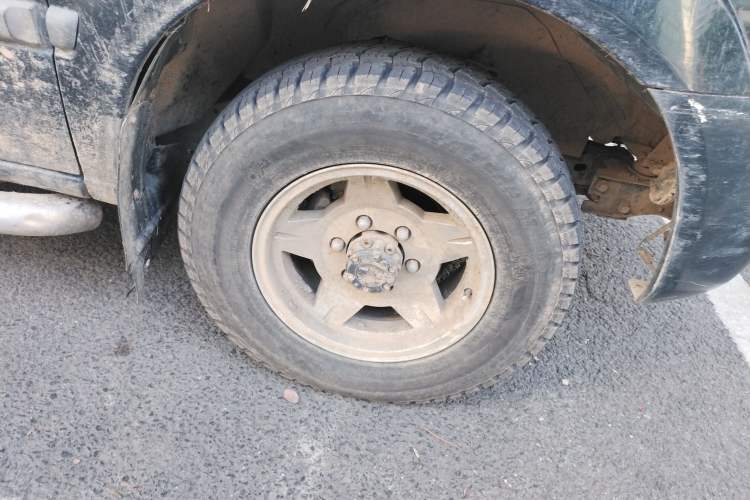 Used JMC Baodian 2013 2.8T 4x4 Comfortable Value Edition JX493ZLQ4F Right Front Wheel Hub