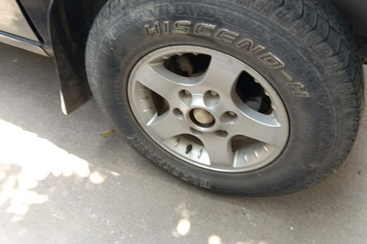 Used JMC Baodian 2013 2.8T Two-Wheel-Drive Diesel Comfort & Style Edition Right Front Wheel Hub