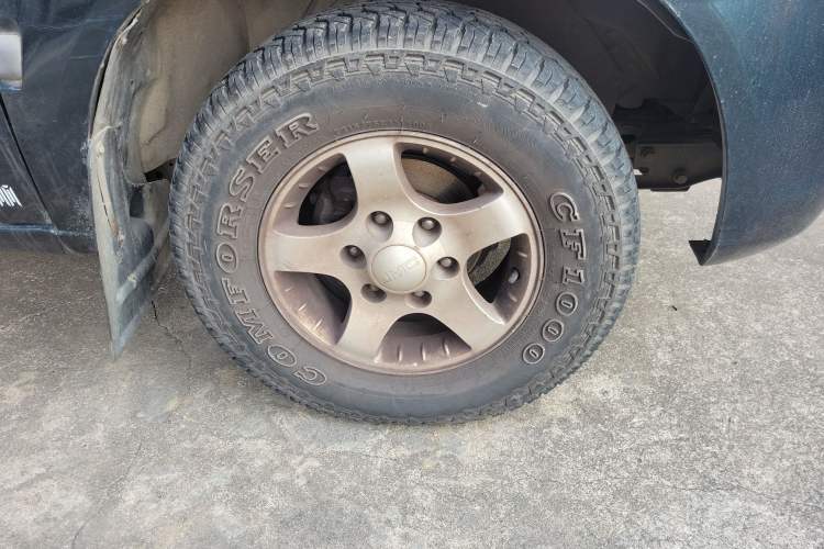 Used JMC Baodian 2013 2.8T Two-Wheel-Drive Diesel Comfort Value Edition Right Front Wheel Hub