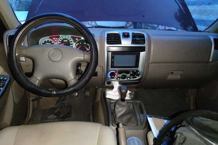 Used JMC Baodian 2013 2.8T Two-Wheel Drive Comfortable Value Edition JX493ZLQ4F Center Console
