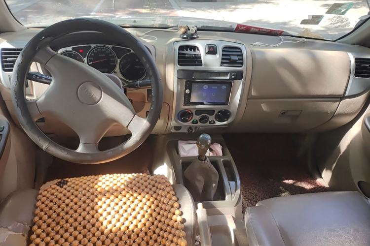 Used JMC Baodian 2013 2.0L Two-Wheel-Drive Gasoline Comfortable Value Edition Center Console