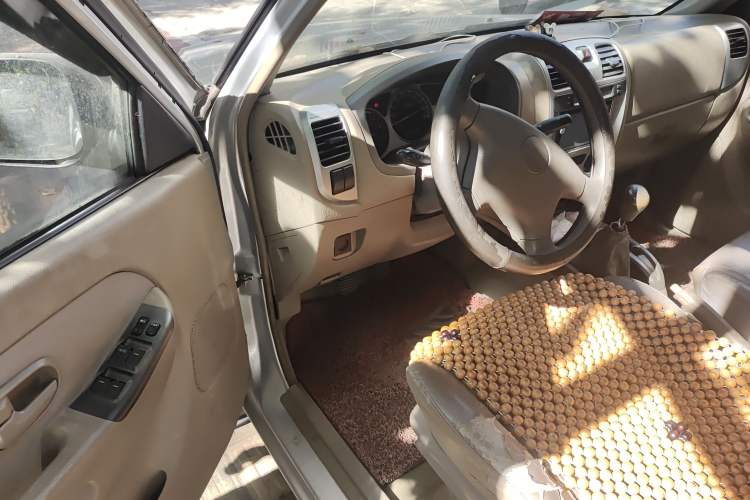 Used JMC Baodian 2013 2.0L Two-Wheel-Drive Gasoline Comfortable Value Edition Driver Seat