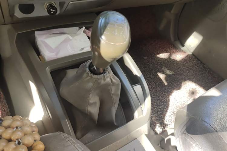 Used JMC Baodian 2013 2.0L Two-Wheel-Drive Gasoline Comfortable Value Edition Gear Lever