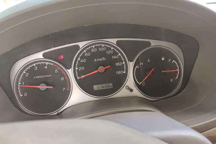 Used JMC Baodian 2013 2.0L Two-Wheel-Drive Gasoline Comfortable Value Edition Instrument Cluster