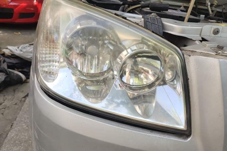 Used JMC Baodian 2013 2.0L Two-Wheel-Drive Gasoline Comfortable Value Edition Right Front Headlight