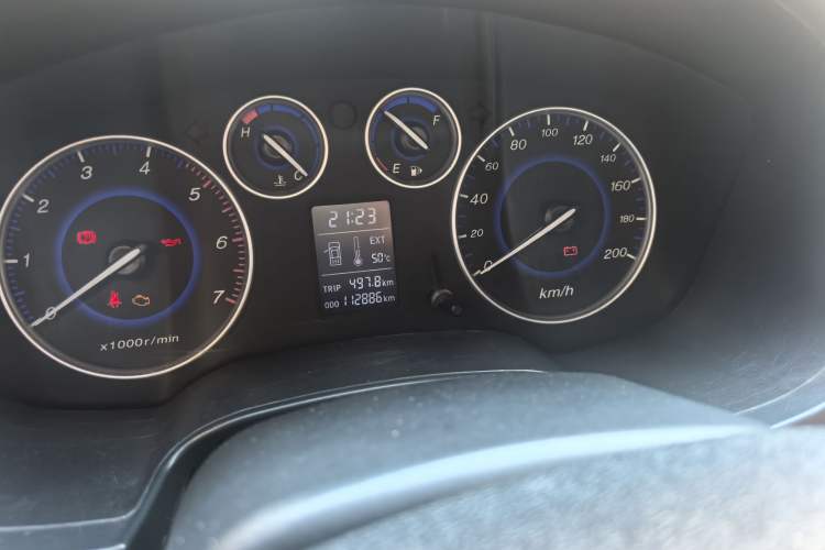Used JMC Baodian 2015 2.9T Two-Wheel-Drive Diesel Luxury PLUS 5140 Long JX4D30 Odometer Close Up