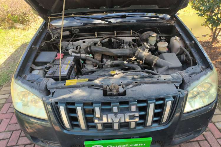 Used JMC Baodian 2015 2.8T New Fashion Diesel Two-Wheel Drive Comfort Edition JX493ZLQ4C Engine Bay