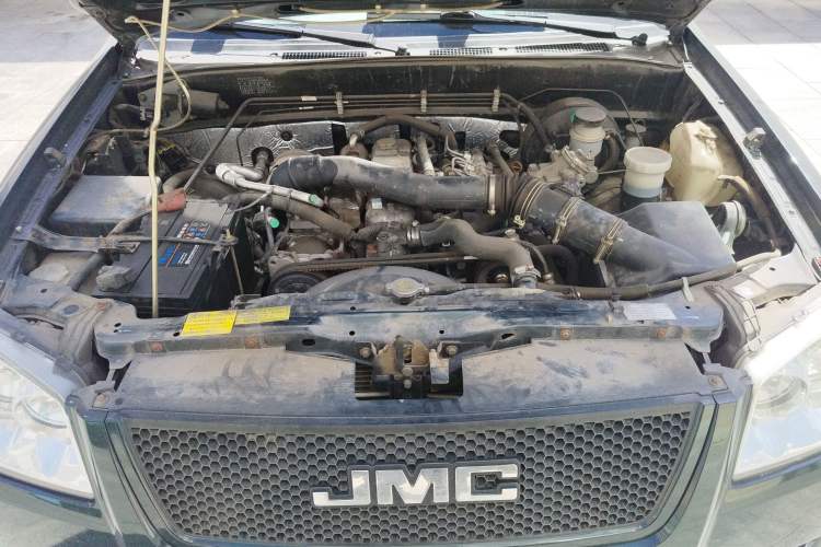 Used JMC Baodian 2015 2.8T New Value-Added Diesel Two-Wheel Drive Comfort Edition JX493ZLQ4F Engine Bay