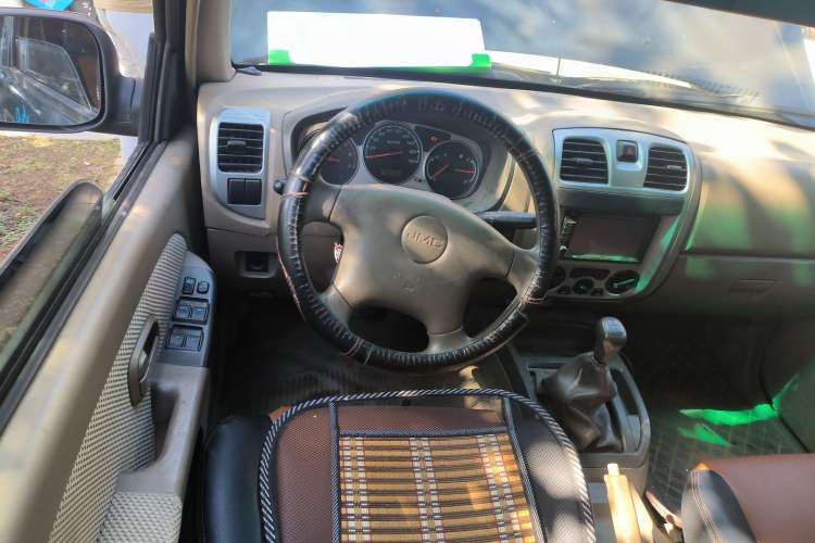 Used JMC Baodian 2015 2.8T New Fashion Diesel Two-Wheel Drive Comfort Edition JX493ZLQ4C Steering Wheel