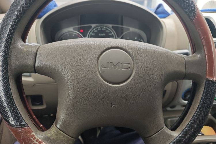 Used JMC Baodian 2015 2.8T New Value-Added Diesel Two-Wheel Drive Comfort Edition JX493ZLQ4F Steering Wheel