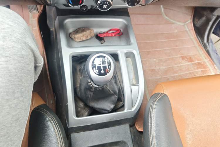 Used JMC Baodian 2016 2.8T New Value-Added Diesel Two-Wheel Drive Standard Version JX493ZLQ4G Gear Lever