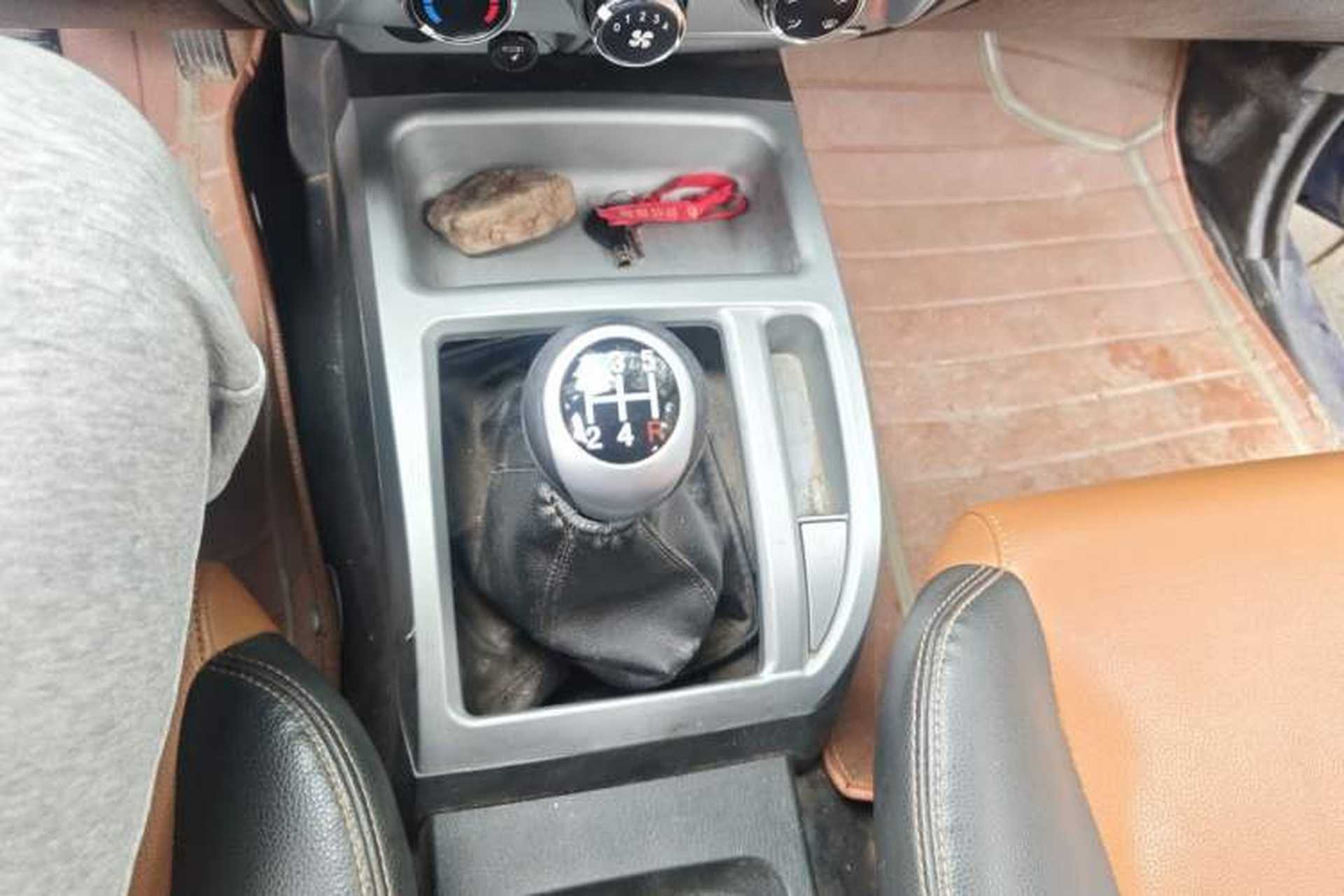 Used JMC Baodian 2016 2.8T New Value-Added Diesel Two-Wheel Drive Standard Version JX493ZLQ4G Gear Lever