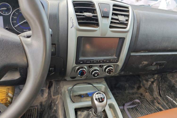 Used JMC Baodian 2016 2.9T PLUS Diesel Two-Wheel Drive Luxury Version 5050 mm Long JX4D30 Audio And AC Panel