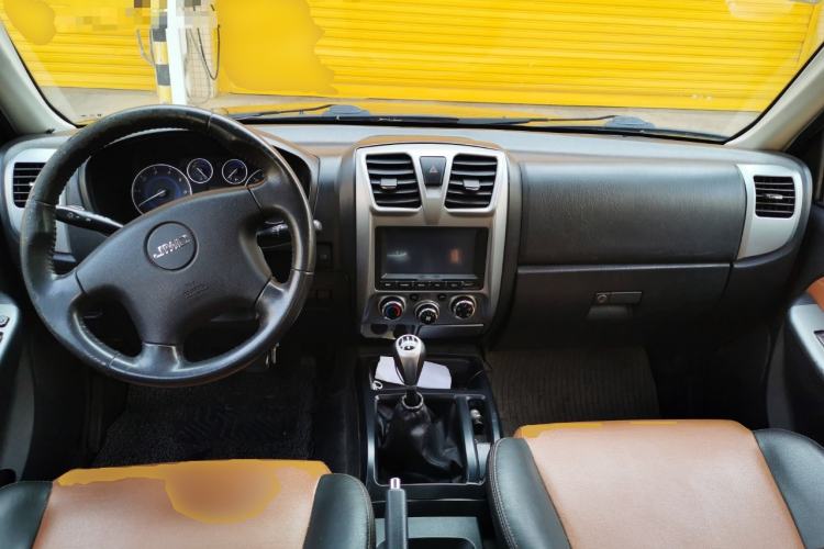 Used JMC Baodian 2016 2.8T New Value-Added Diesel Two-Wheel Drive Standard Version JX493ZLQ4G Center Console