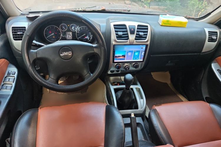 Used JMC Baodian 2016 2.8T New Value-Added Diesel Two-Wheel Drive Extended Cargo Basic Version Long JX493ZLQ4F Center Console
