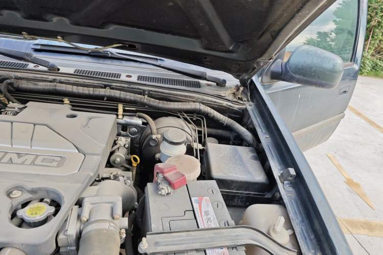 Used JMC Baodian 2016 2.9T PLUS Diesel Two-Wheel Drive Luxury Version 5050 mm Long JX4D30 Engine Bay Left