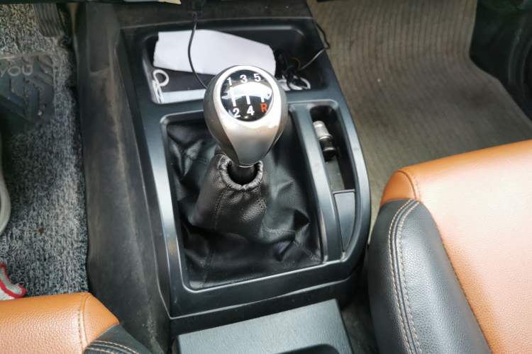 Used JMC Baodian 2016 2.8T New Value-Added Diesel Two-Wheel Drive Standard Version JX493ZLQ4G Gear Lever