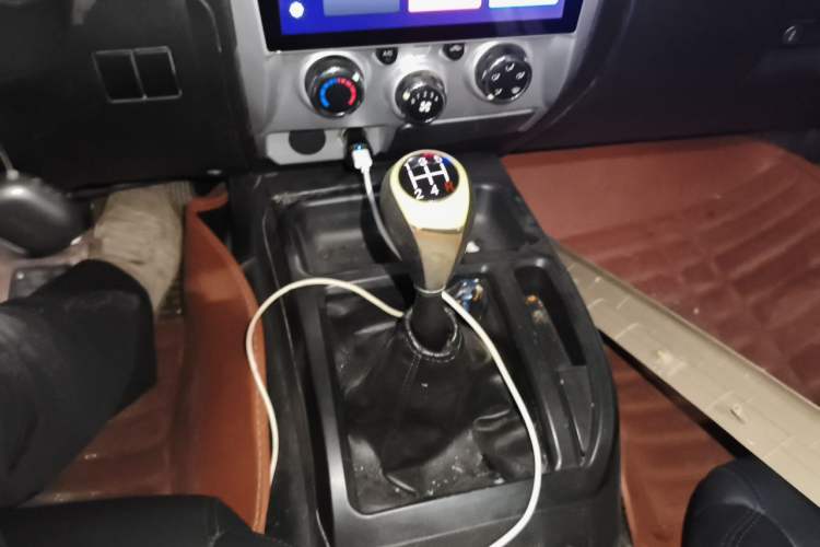 Used JMC Baodian 2016 2.8T New Value-Added Diesel Two-Wheel Drive Standard Version JX493ZLQ4G Gear Lever