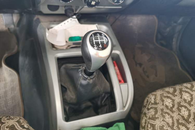 Used JMC Baodian 2016 2.8T New Value-Added Diesel Two-Wheel Drive Extended Cargo Basic Version JX493ZLQ4F Gear Lever