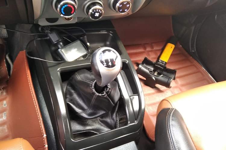 Used JMC Baodian 2016 2.8T New Value-Added Diesel Two-Wheel Drive Standard Version JX493ZLQ4G Gear Lever