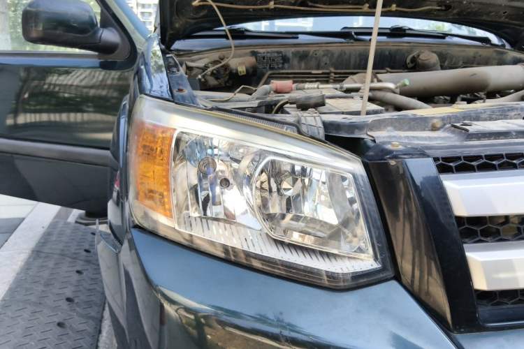 Used JMC Baodian 2016 2.8T New Value-Added Diesel Two-Wheel Drive Standard Version Long Wheelbase – JX493ZLQ4G Right Front Headlight