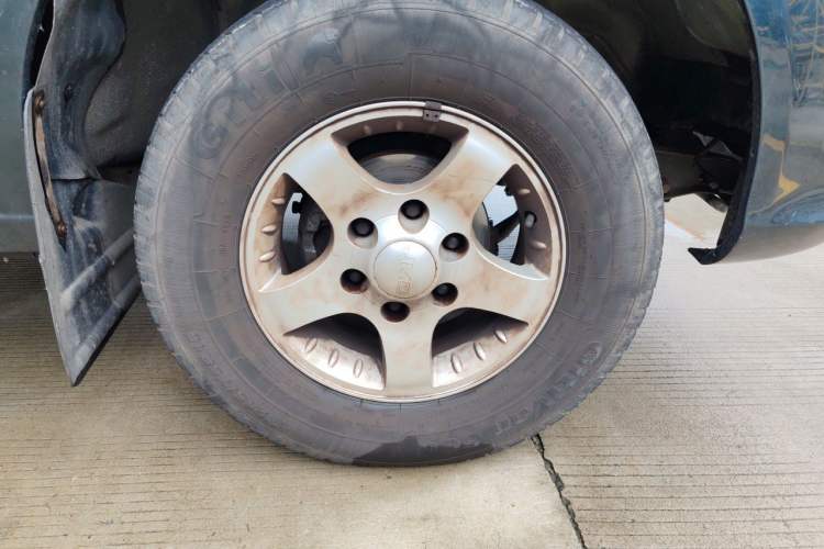 Used JMC Baodian 2016 2.8T New Value-Added Diesel 4x4 Standard Edition Basic Model JX493ZLQ4G Right Front Wheel Hub