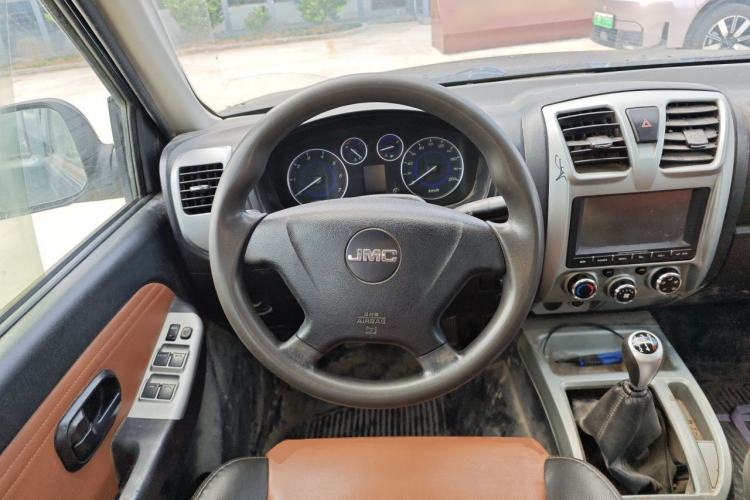 Used JMC Baodian 2016 2.9T PLUS Diesel Two-Wheel Drive Luxury Version 5050 mm Long JX4D30 Steering Wheel