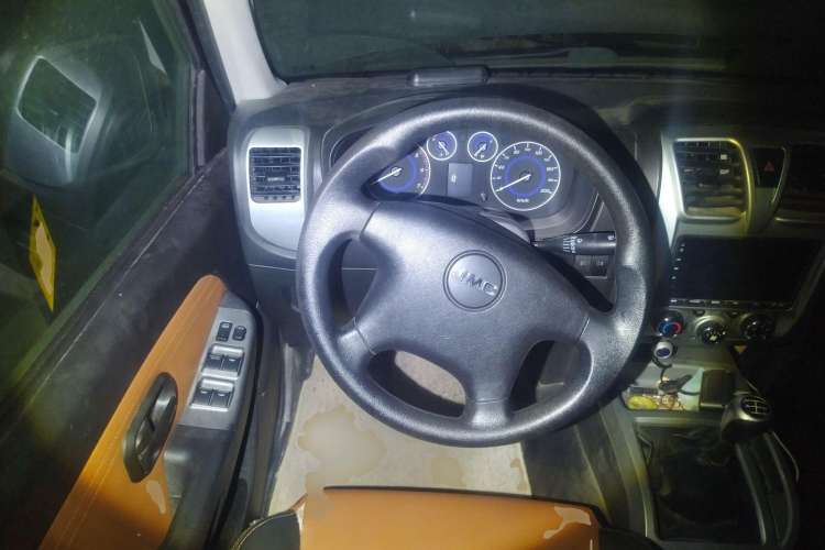 Used JMC Baodian 2016 2.8T New Value-Added Diesel Two-Wheel Drive Extended Cargo Basic Version JX493ZLQ4F Steering Wheel