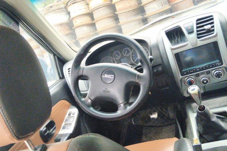 Used JMC Baodian 2016 2.8T New Value-Added Diesel Two-Wheel Drive Standard Cargo Luxury Version JX493ZLQ4G Steering Wheel