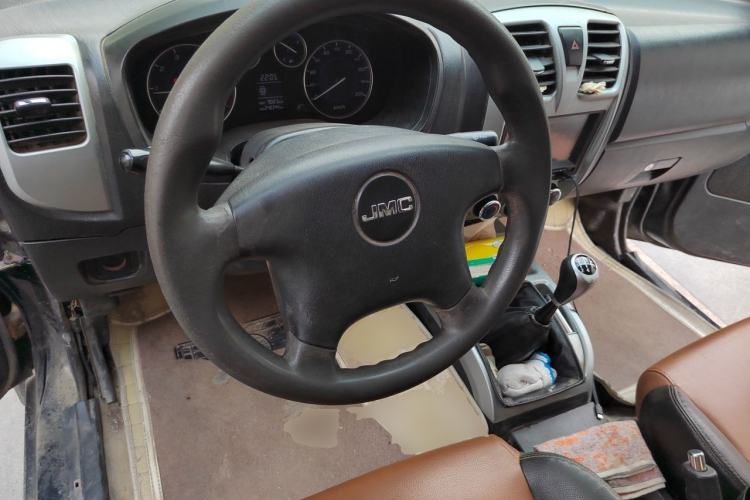 Used JMC Baodian 2016 2.8T New Value-Added Diesel Two-Wheel Drive Extended Cargo Basic Version Long JX493ZLQ4F Steering Wheel