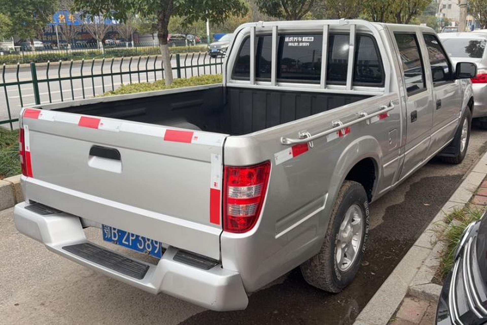 Used JMC Baodian 2016 2.8T New Value-Added Diesel Two-Wheel Drive Extended Cargo Basic Version JX493ZLQ4F Exterior 5
