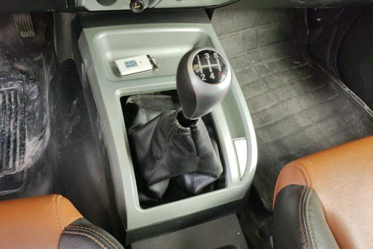 Used JMC Baodian 2016 2.8T New Value-Added Diesel Two-Wheel Drive Standard Version JX493ZLQ4G Gear Lever