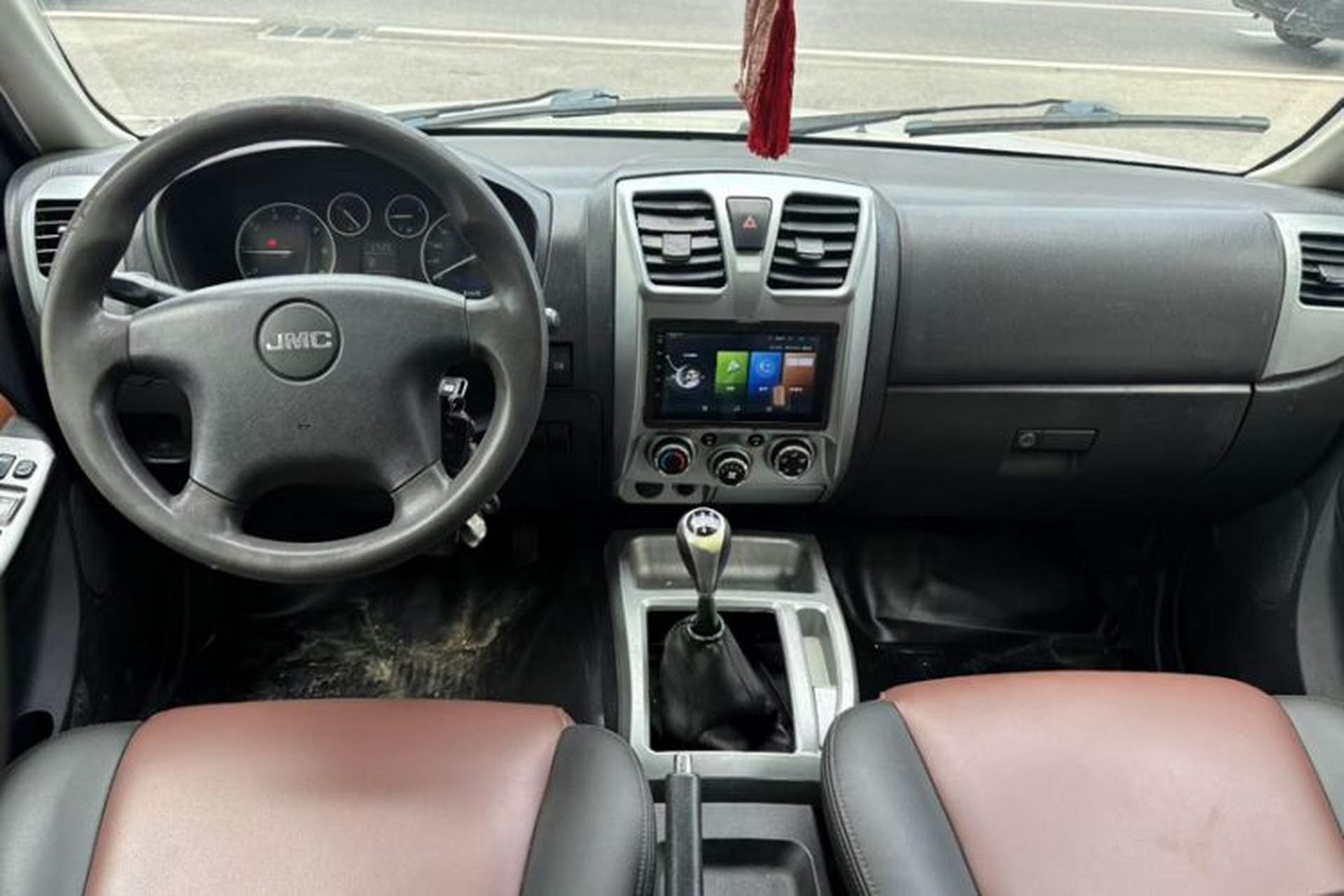 Used JMC Baodian 2016 2.8T New Value-Added Diesel Two-Wheel Drive Extended Cargo Basic Version JX493ZLQ4F Interior 1