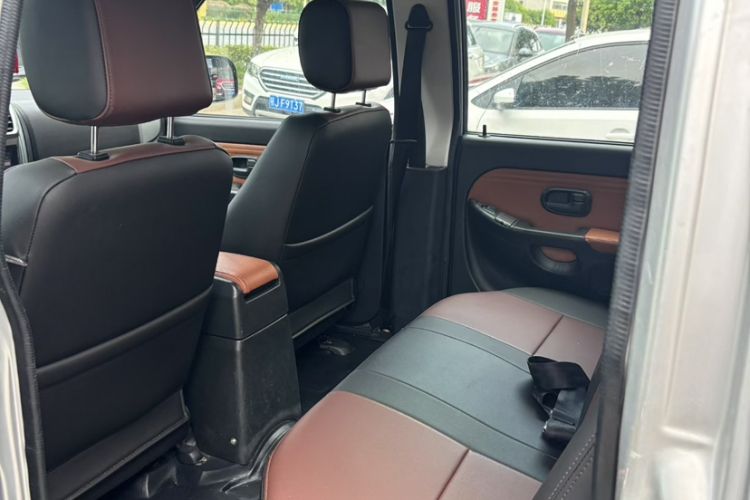 Used JMC Baodian 2016 2.8T New Value-Added Diesel Two-Wheel Drive Extended Cargo Basic Version JX493ZLQ4F Interior 3