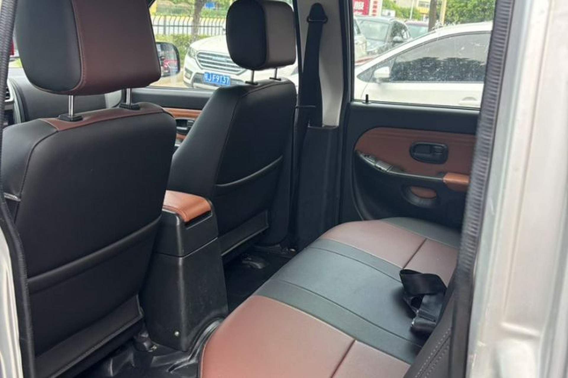 Used JMC Baodian 2016 2.8T New Value-Added Diesel Two-Wheel Drive Extended Cargo Basic Version JX493ZLQ4F Interior 3