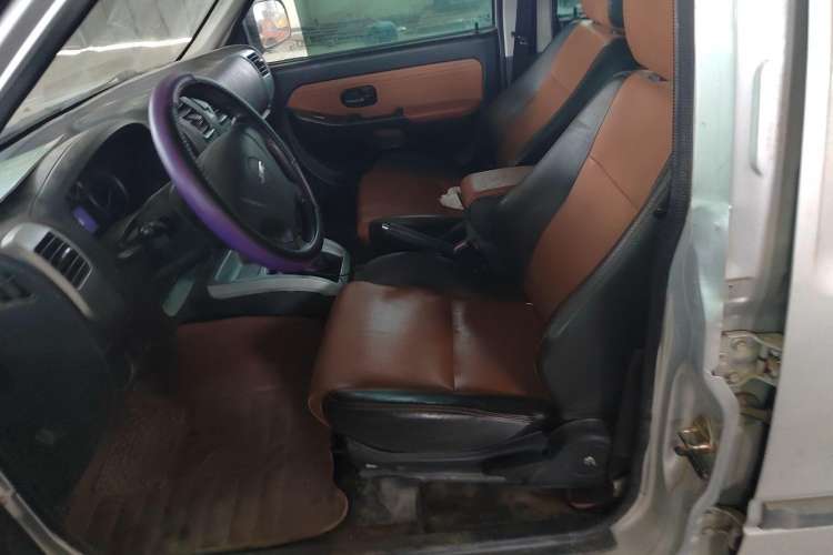 Used JMC Baodian 2016 2.8T New Value-Added Diesel Two-Wheel Drive Standard Version Long Wheelbase – JX493ZLQ4G Left Front Seat